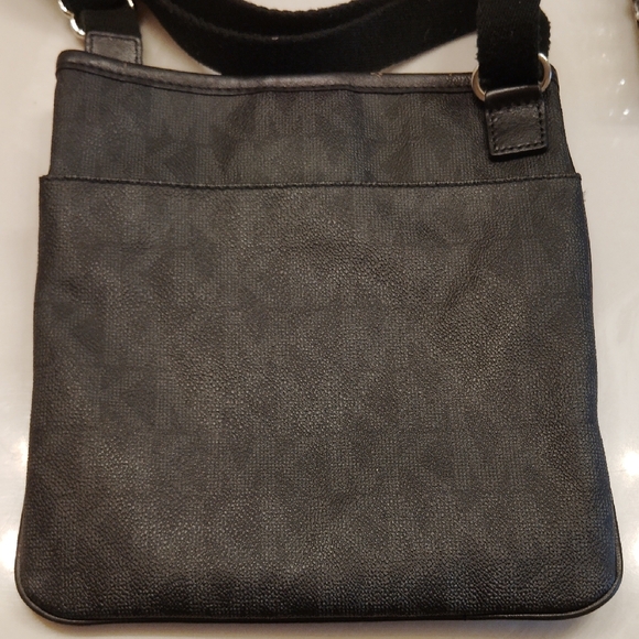 Michael Kors Black Messenger Logo Crossbody with Front Zip!! - Picture 4 of 16